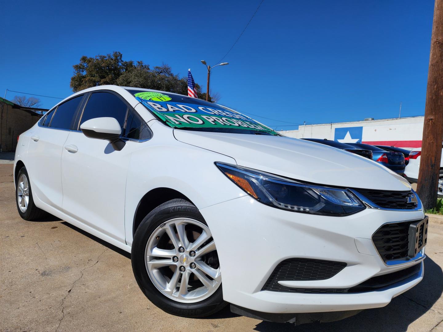 2017 WHITE Chevrolet Cruze LT (1G1BE5SMXH7) with an 1.4L L4 DOHC 16V TURBO engine, 6A transmission, located at 2660 S.Garland Avenue, Garland, TX, 75041, (469) 298-3118, 32.885387, -96.656776 - Welcome to DallasAutos4Less, one of the Premier BUY HERE PAY HERE Dealers in the North Dallas Area. We specialize in financing to people with NO CREDIT or BAD CREDIT. We need proof of income, proof of residence, and a ID. Come buy your new car from us today!! This is a very well cared for 2017 CH - Photo#0